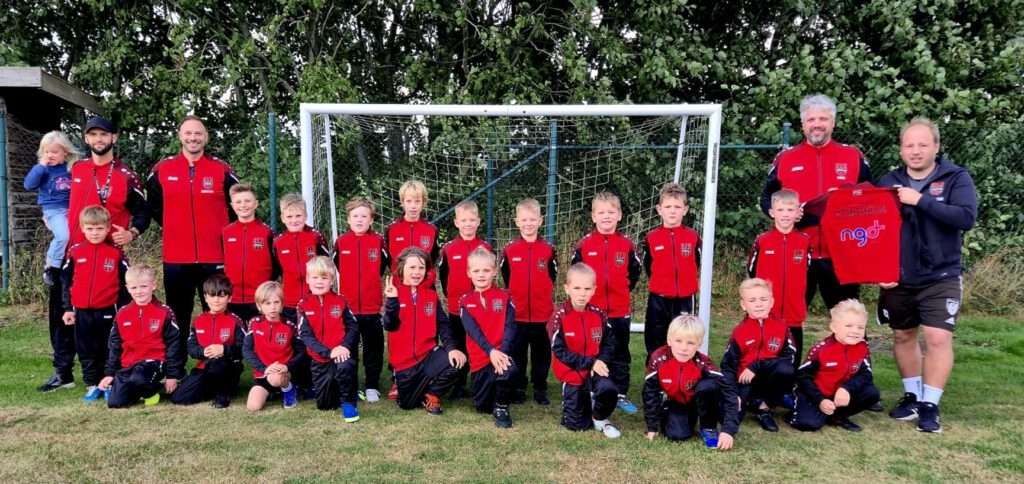 neue Trainingsanzüge_F-Jugend FSG Stedeholm, gesponsert durch Geschäftdführer ngd/iuwo Lars Martin
